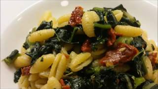 Pasta con cavolo nero e pomodori secchi [upl. by Assirehc130]